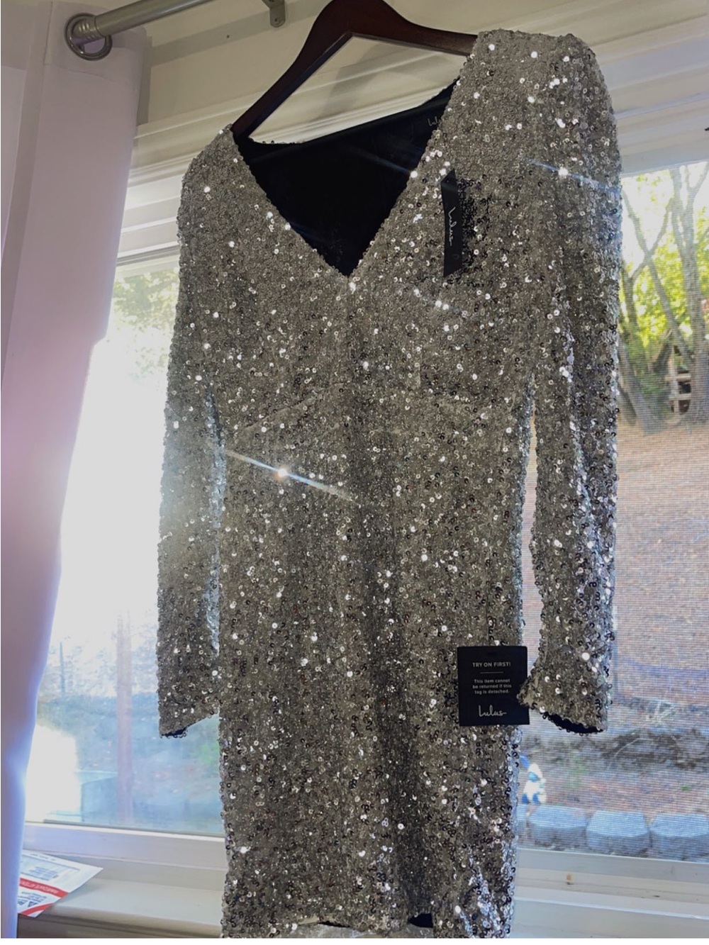 Lulu's Silver Sequin V-Neck Long Sleeve Mini Dress🐰❤️